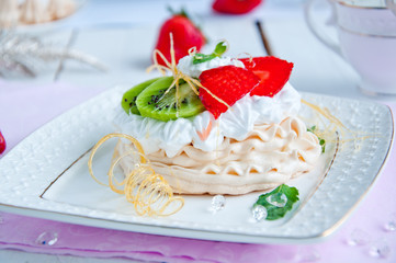 Pavlova cake
