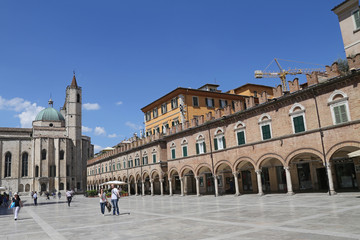 Fototapeta na wymiar The Gothic-style church of San Francesco (begun in 1258).
