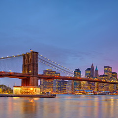 Naklejka na ściany i meble Brooklyn bridge and Manhattan at dusk
