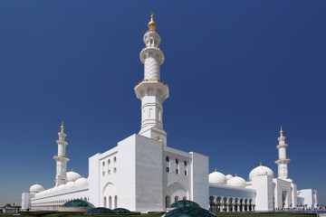 Fototapeta na wymiar Sheikh Zayed mosque in Abu Dhabi, United Arab Emirates