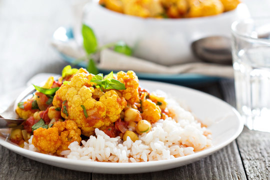 Vegan curry with chickpeas and vegetables