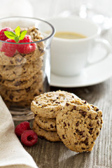 Chocolate chip cookies with milk