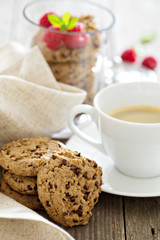 Chocolate chip cookies with milk