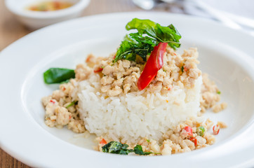Spicy fried chicken with basil and rice