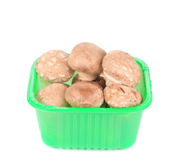 Champignon mushrooms in a green box.
