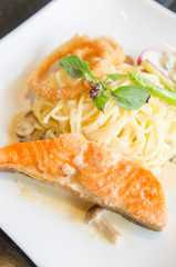 Spagetti salmon