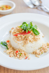 Spicy fried chicken with basil and rice