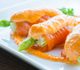 Salmon roll