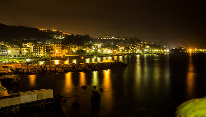 Fototapeta na wymiar porto in notturna