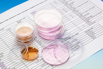 Petri dish for chemical and microbiological analysis
