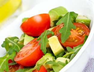rugula avocado and tomato salad