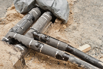 Ein Fernw&auml;rme-Hausanschluss wurde mit Isoliermaterial versehen