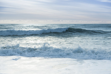 Fototapeta na wymiar Breaking ocean waves