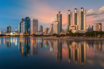Fototapeta na wymiar Sunset in Bangkok from day to night