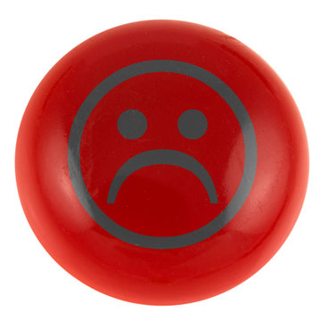 smiley triste sur bouton rouge