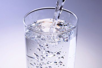 水を注ぐ