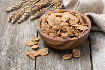 wholegrain flakes in a wooden bowl