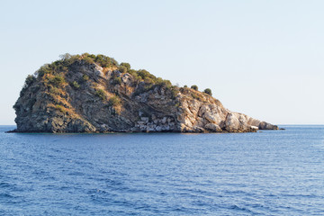 Naklejka premium Rock in the sea