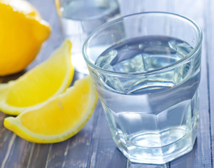 water with lemon