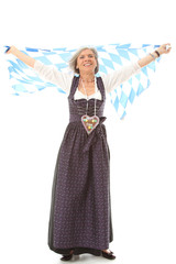 ältere Frau in bayrischer Tracht und Souvenirs