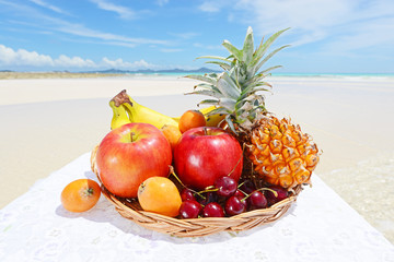 南国の美しいビーチとフルーツ