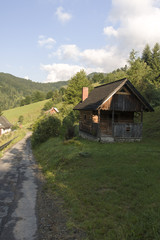 Fototapeta na wymiar Drewniany domek w górach