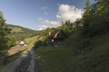 Drewniany domek w górach