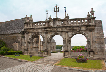 Fototapeta na wymiar Arc de triomphe de l'église Saint Suliau à Sizun, Finistère