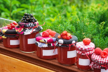 Marmeladengläser mit Etikett