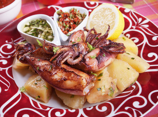 Fried squid with potato and dressings