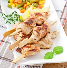 Foto op Aluminium grilled chicken on bamboo skewers © timolina