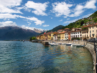 Fototapeta na wymiar Lake of Como from the waterfront of Domaso