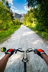 Crédence de cuisine en verre imprimé Vélo Biking in Alps