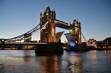 Naklejka na ściany i meble Tower bridge in London