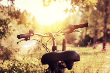 Obraz na płótnie Canvas Fahrrad im wunderschönen Sonnenlicht