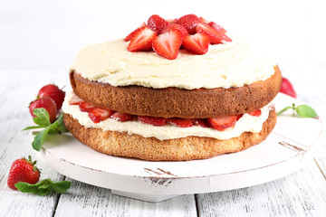 Delicious biscuit cake with strawberries