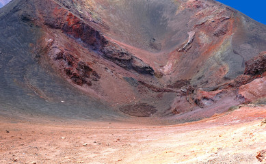 Au sommet de l'Etna, volcan en activit&eacute; en Sicile
