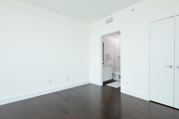 Empty room with a bathroom