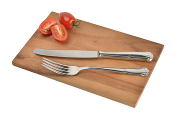 Frühstücksbrett aus Holz mit Deko auf weiss