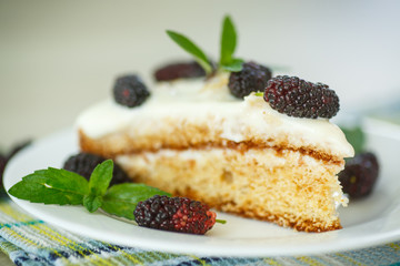 cake with mulberry