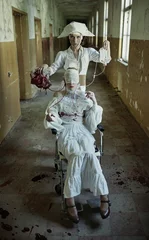 Fototapete Rund Creepy picture of the abandoned, haunted hospital © konradbak