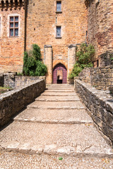 Fototapeta na wymiar Entrée château de Castelnau-Bretenoux