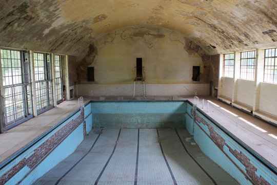 Schwimmhalle