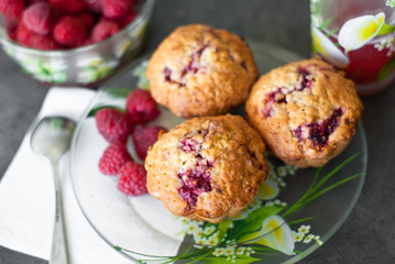 Cupcake with raspberry and cereal