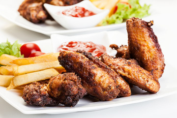 Chicken wings with fries french and spicy sauce