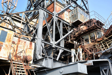Bagger im stillgelegten Tagebau Ferropolis