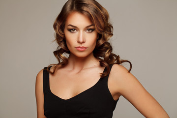 Fototapeta premium Glamour Fashion Woman Portrait. Studio photo