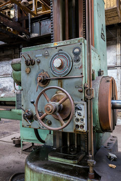 Alte DDR Maschine Eisenbahnbau