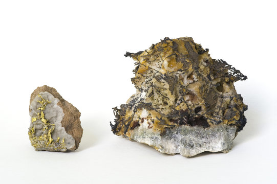 Native gold (Eritrea) and silver (Germany). 4.5 and 6cm high.