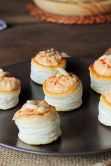 Vol-au-vents with seafood pâté, paprika and pine nuts